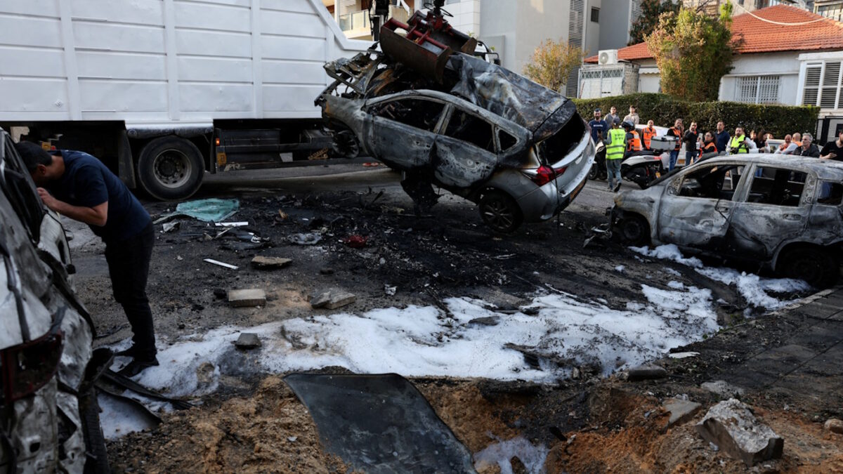 Καταστροφές από ιρανικό πύραυλο στο Ισραήλ