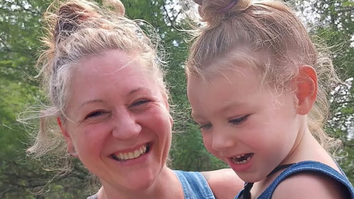 Η Tania Warner και η 7χρονη κόρη της Ayla-Lucas