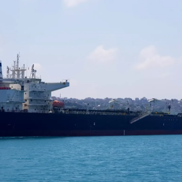 Το ελληνόκτητο δεξαμενόπλοιο που χτυπήθηκε στη Μαύρη Θάλασσα