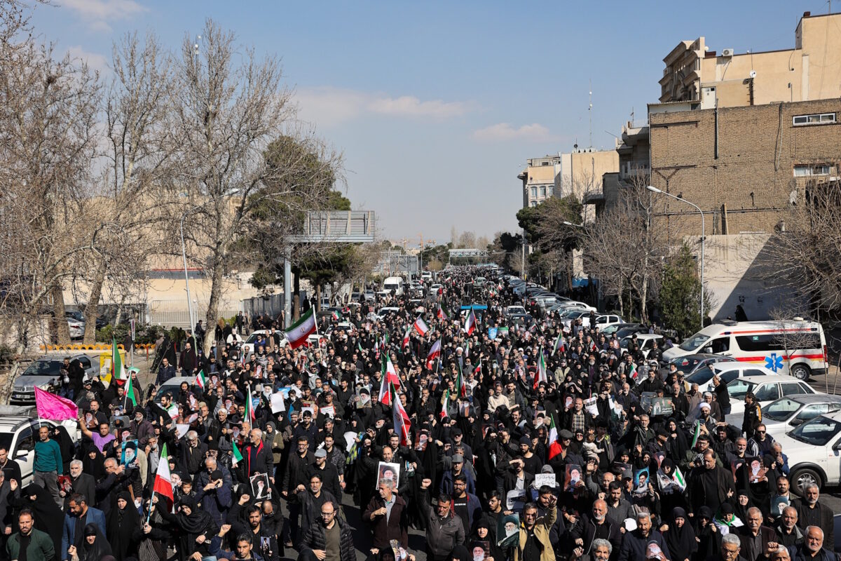 Πιστοί στην Τεχεράνη για την προσευχή της Παρασκευής