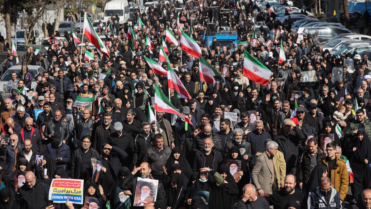 Πιστοί στην Τεχεράνη για την προσευχή της Παρασκευής