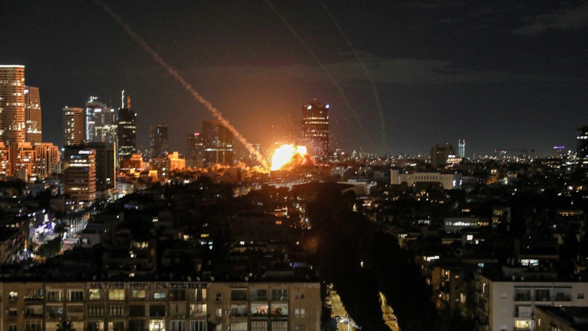 Ιρανικός πύραυλος χτυπάει το Τελ Αβίβ