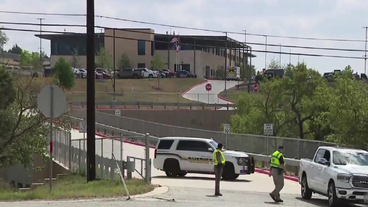 Πυροβολισμοί σε λύκειο του Τέξας