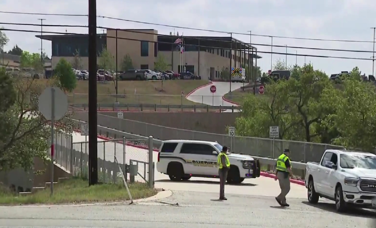 Πυροβολισμοί σε λύκειο του Τέξας
