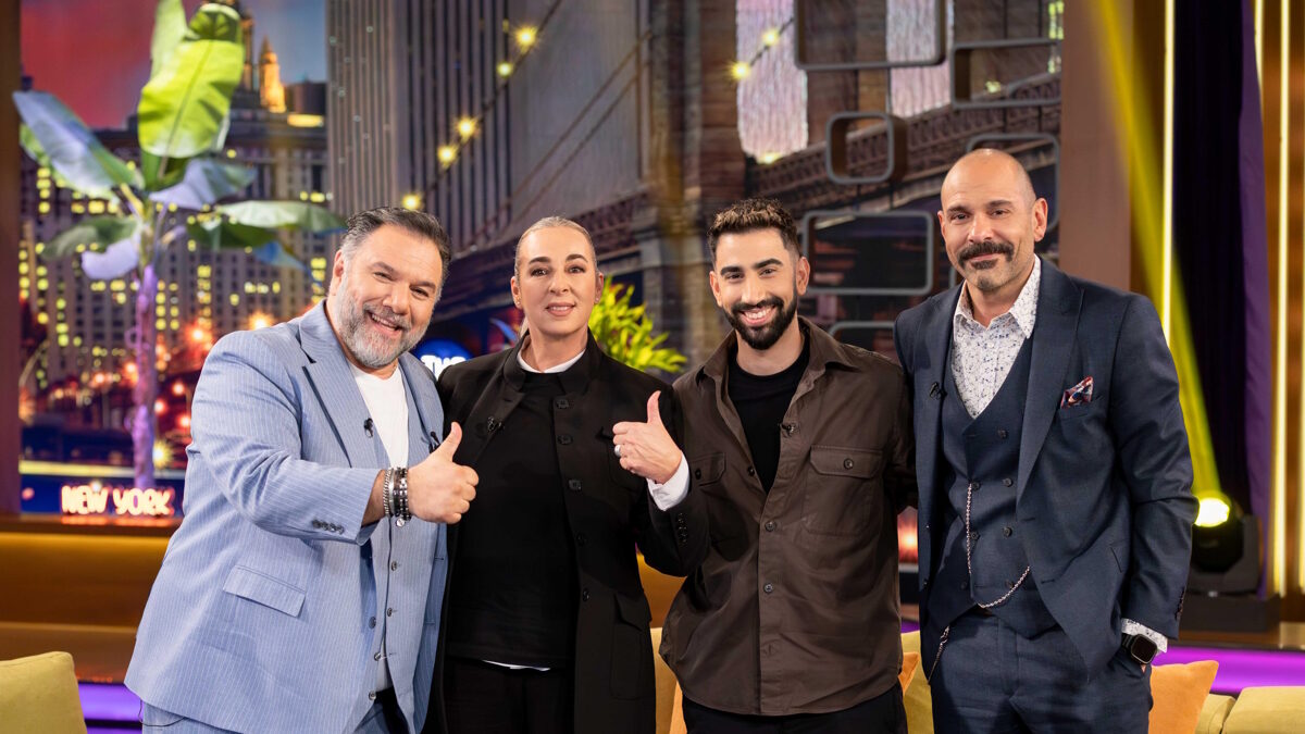 Οι «Flat Hunters», Εκατερίνα Μαντζάκου, Βασίλης Αστεριάδης και Νίκος Κατσιαντώνης και ο Γρηγόρης Αρναούτογλου