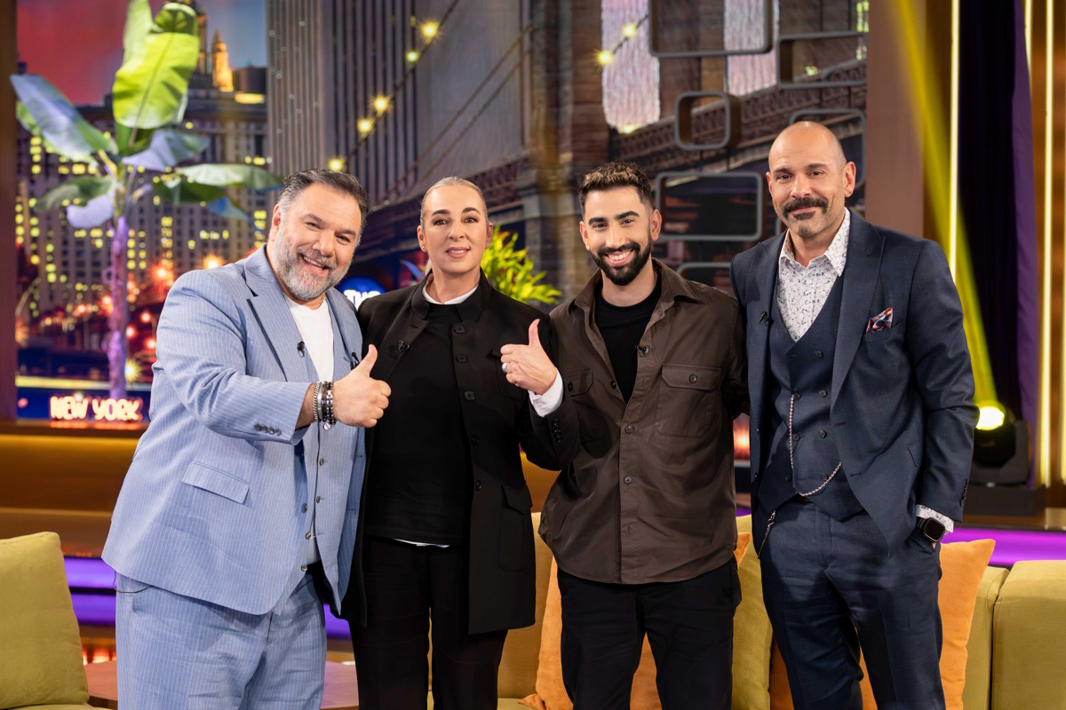 Οι «Flat Hunters», Εκατερίνα Μαντζάκου, Βασίλης Αστεριάδης και Νίκος Κατσιαντώνης και ο Γρηγόρης Αρναούτογλου