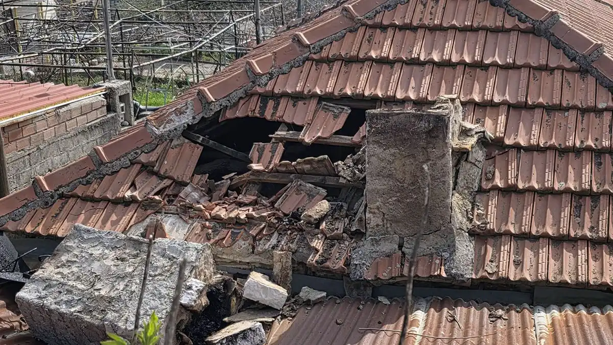 Πτώση στέγης από τον σεισμό