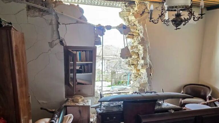 Πτώση τοίχου σε σπίτι