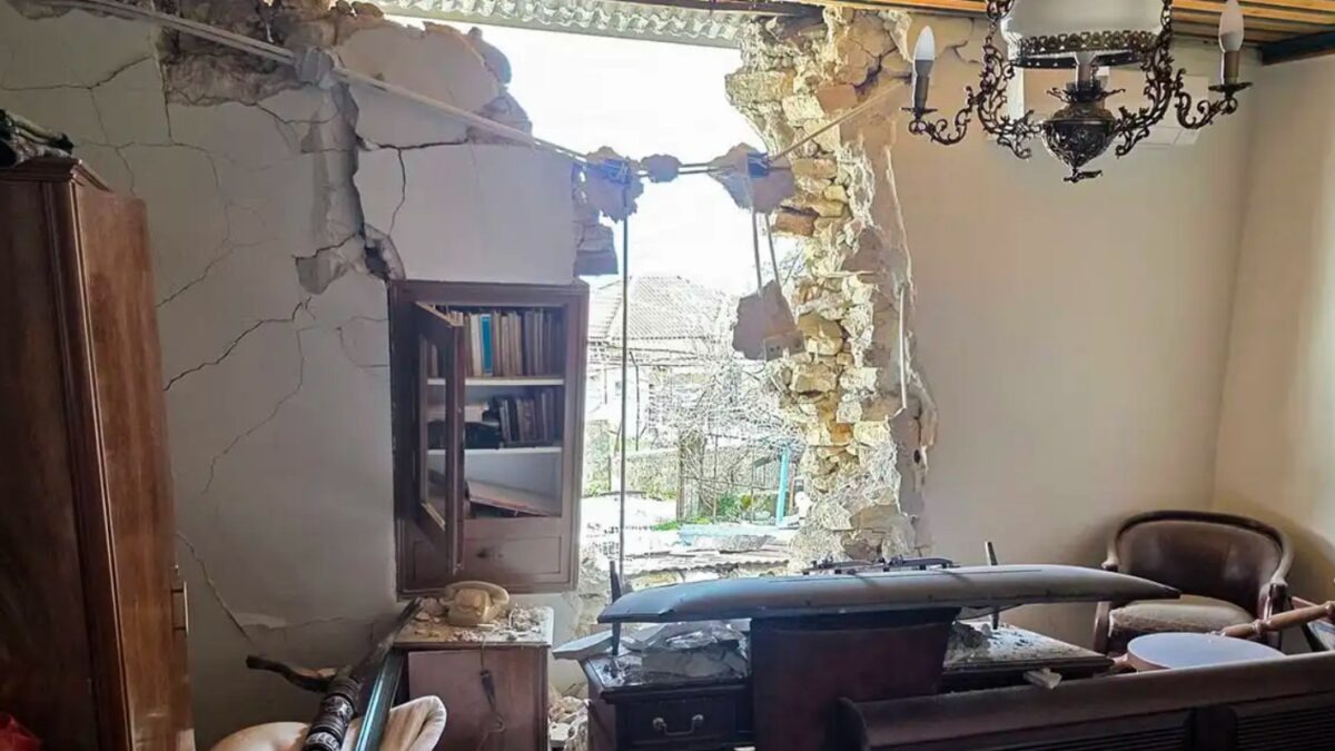 Πτώση τοίχου σε σπίτι