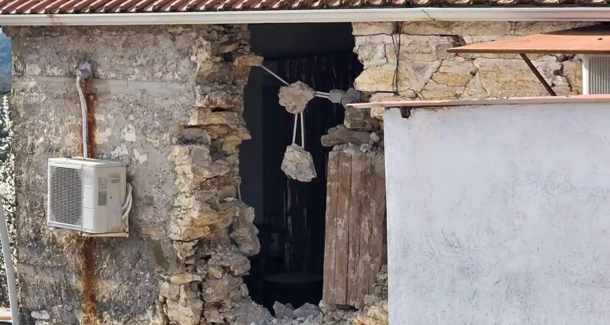 Σπίτι στη Θεσπρωτία μετά τον σεισμό
