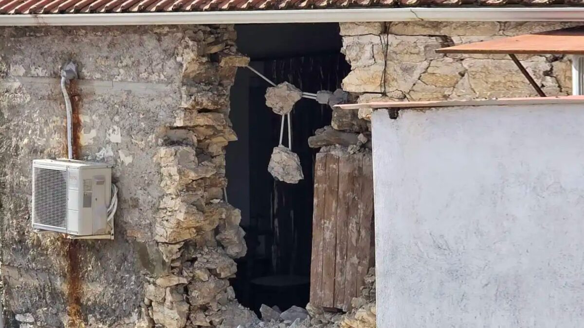 Σπίτι στη Θεσπρωτία μετά τον σεισμό
