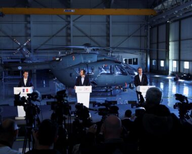 Στην Κύπρο ο Κυριάκος Μητσοτάκης για την τριμερή συνάντηση με Εμανουέλ Μακρόν και Νίκο Χριστοδουλίδη – Live εικόνα