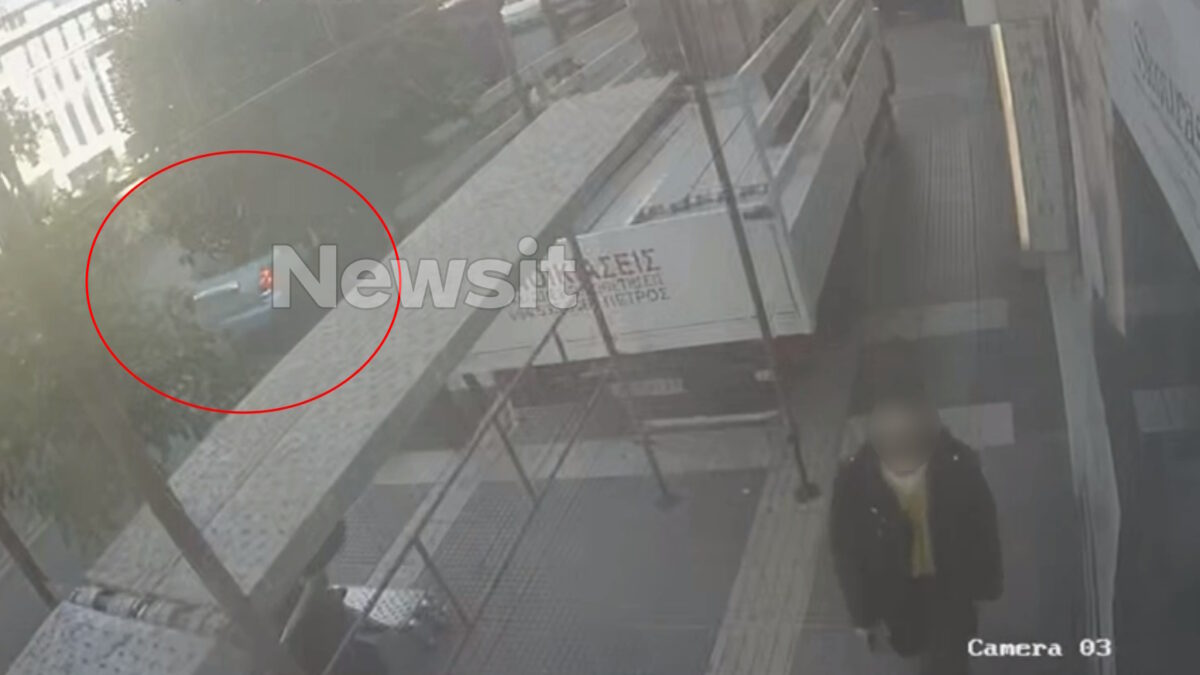 Πειραιάς: Βίντεο ντοκουμέντο από την τρελή πορεία του 20χρονου οδηγού που παρέσυρε πεζή και χτύπησε 8 οχήματα