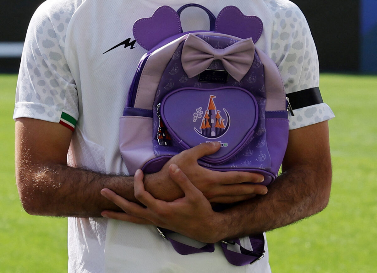 Παίκτης της εθνικής ομάδας του Ιρά