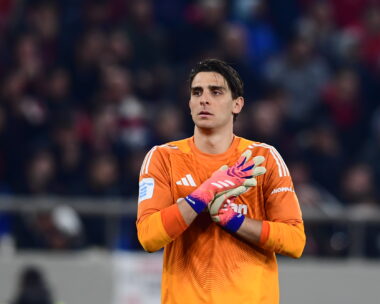 Ο Τζολάκης με τη φανέλα του Ολυμπιακού