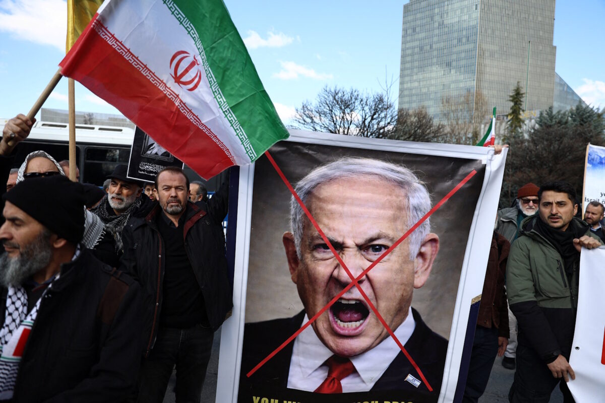 Διαδηλωτές κατά του Ισραήλ έξω από την αμερικανική πρεσβεία στην Τουρκία