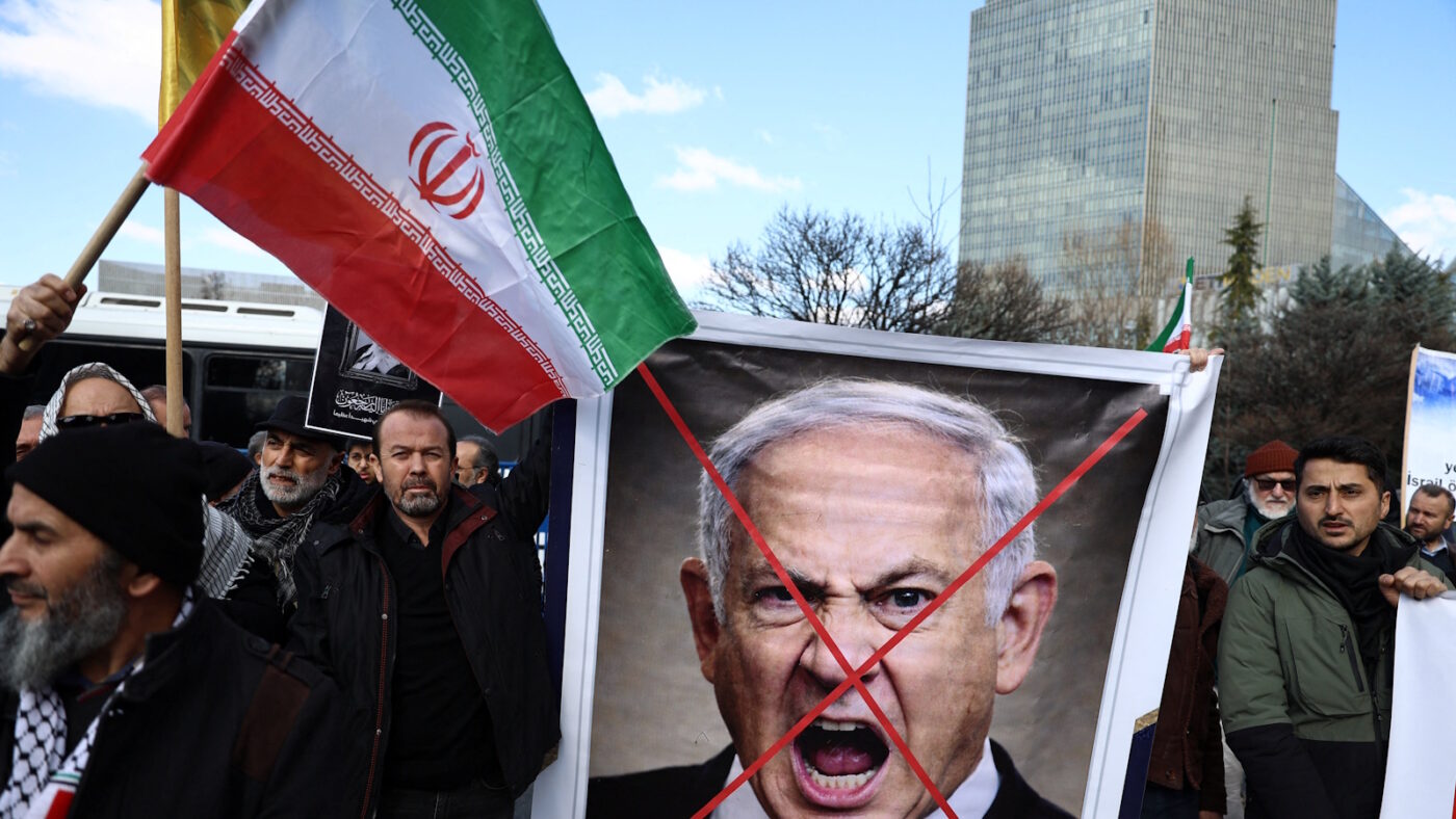 Διαδηλωτές κατά του Ισραήλ έξω από την αμερικανική πρεσβεία στην Τουρκία