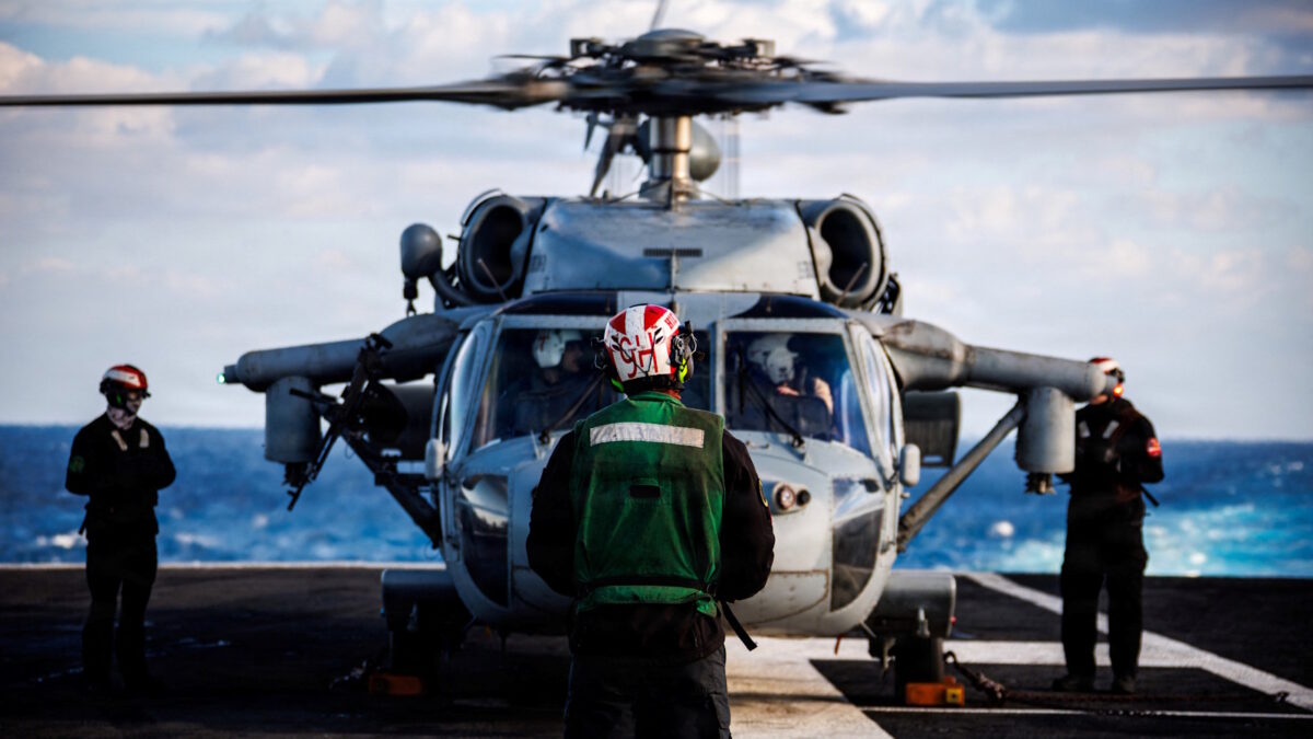 Αμερικανοί στρατιώτες στο αεροπλανοφόρο USS Gerald R. Ford