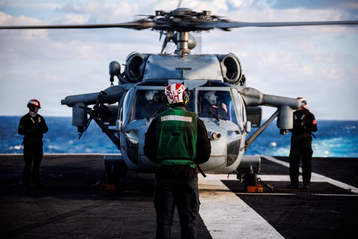 Αμερικανοί στρατιώτες στο αεροπλανοφόρο USS Gerald R. Ford