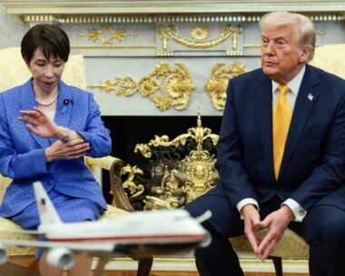 Σαναέ Τακαΐτσι και Ντόναλντ Τραμπ