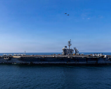 To αεροπλανοφόρο USS Abraham Lincoln