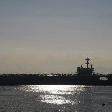 To αεροπλανοφόρο USS George H.W. Bush