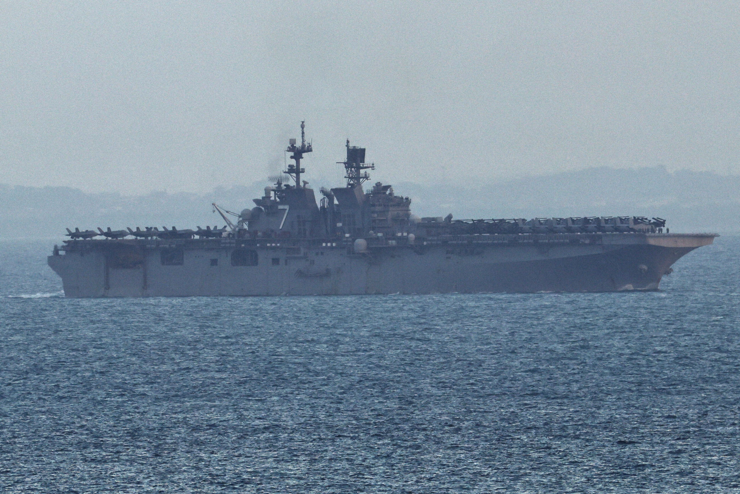 USS Tripoli (LHA-7) amphibious assault enters the Singapore Strait Το USS Tripoli (LHA-7) / REUTERS/Edgar Su