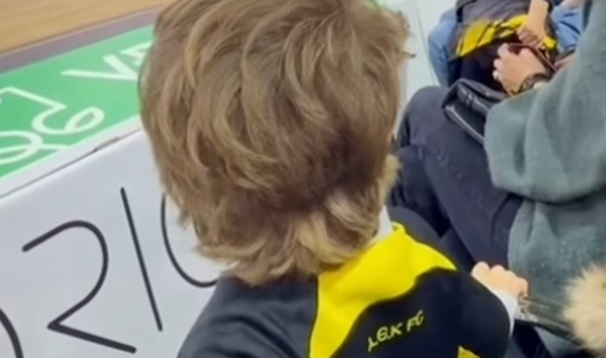 Ο Βασίλης Κικίλιας πήγε για πρώτη φορά να δει την ΑΕΚ με τον γιο του, Παναγιώτη Αντώνιο: «Εκεί που κάποτε έπαιζα εγώ»