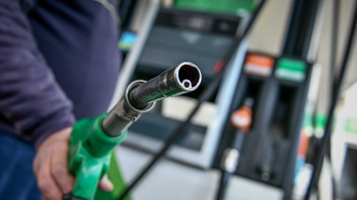 Στιγμιότυπο από βενζινάδικο στο κέντρο της Αθήνας, Παρασκευή 11 Μαρτίου 2022 (Στιγμιότυπο από βενζινάδικο στο κέντρο της Αθήνας, Παρασκευή 11 Μαρτίου 2022 (ΤΑΤΙΑΝΑ ΜΠΟΛΑΡΗ/EUROKINISSI)