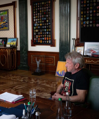 Ο Ουκρανός πρόεδρος Βολοντίμιρ Ζελένσκι και ο ηθοποιός Σον Πεν