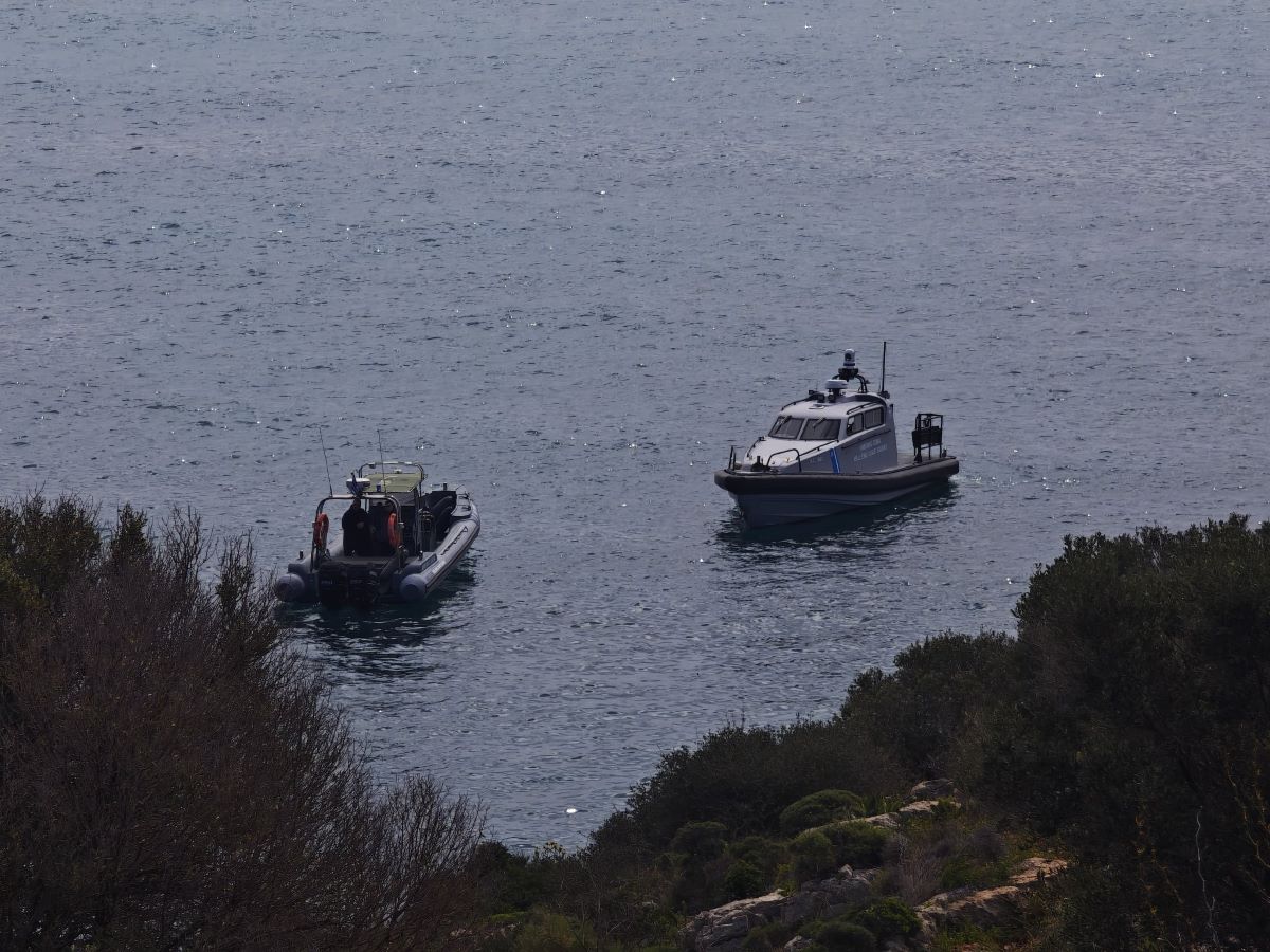 Βουλιαγμένη: Σε εξέλιξη η επιχείρηση ανάσυρσης της σορού του 34χρονου δύτη