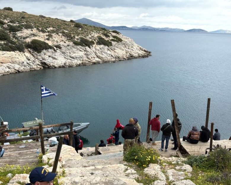 Έρευνες για τον δύτη που αγνοείται στη Βουλιαγμένη