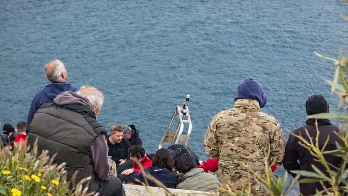 Έρευνες για τον δύτη στη Βουλιαγμένη