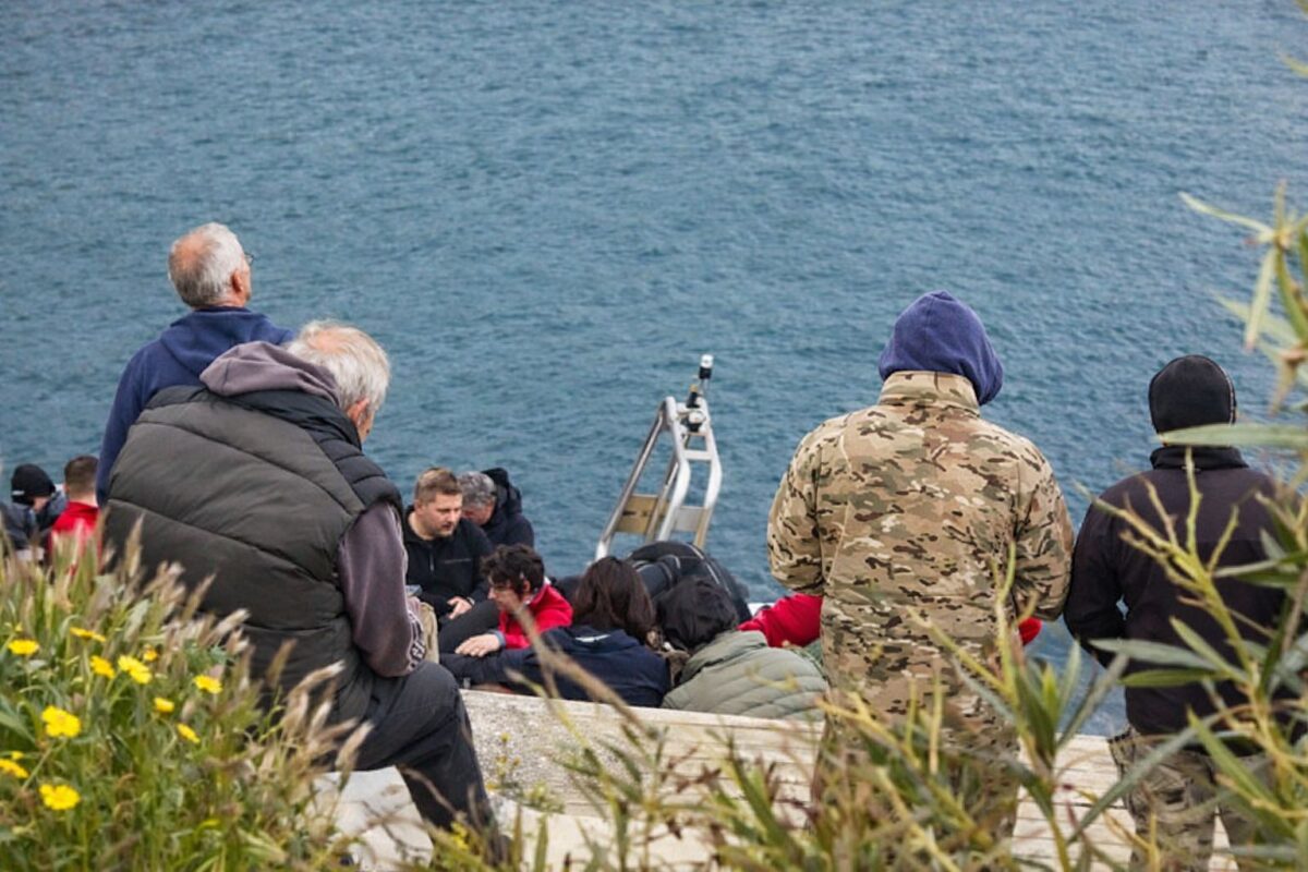 Έρευνες για τον δύτη στη Βουλιαγμένη