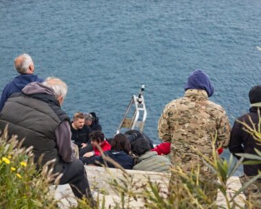 Έρευνες για τον δύτη στη Βουλιαγμένη