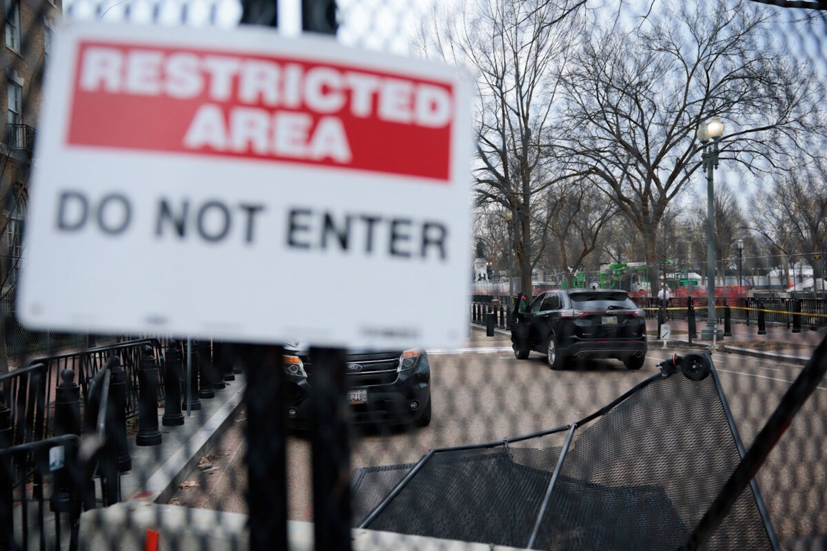 Πύλη που έπεσε στην περίμετρο ασφαλείας του Λευκού Οίκου
