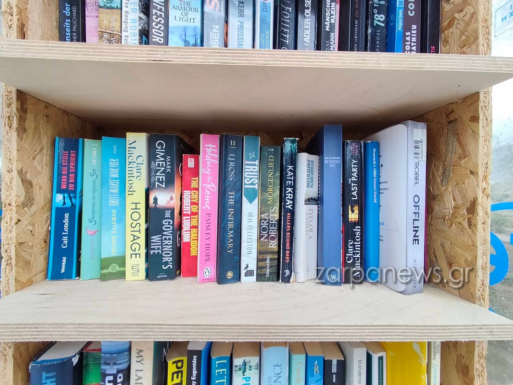 Τηλεφωνικός θάλαμος μετατράπηκε σε βιβλιοθήκη στην Παλαιόχωρα Χανίων