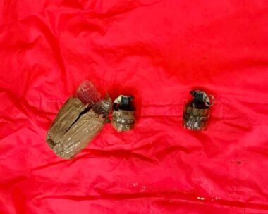 ΓΑΔΑ: Είχε σφραγισμένες σε τάπερ τις χειροβομβίδες ο Σουδανός – Υποστηρίζει ότι τις βρήκε σε άλσος στην Ακρόπολη