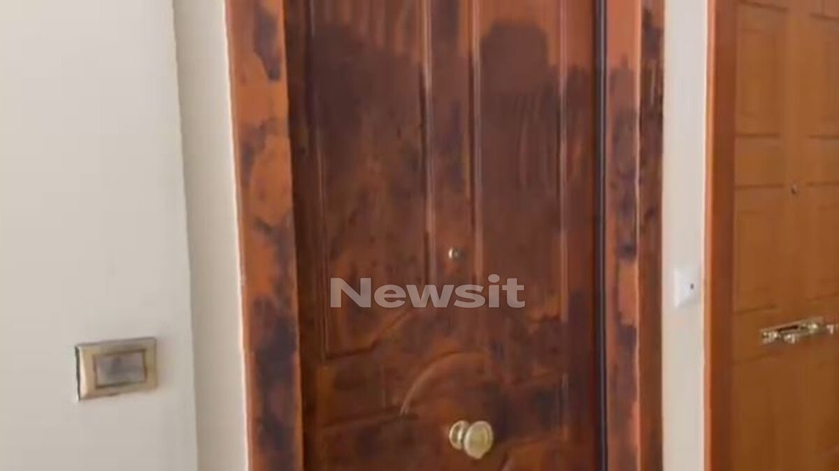 Το διαμέρισμα που εντοπίστηκαν νεκρές οι δύο γυναίκες