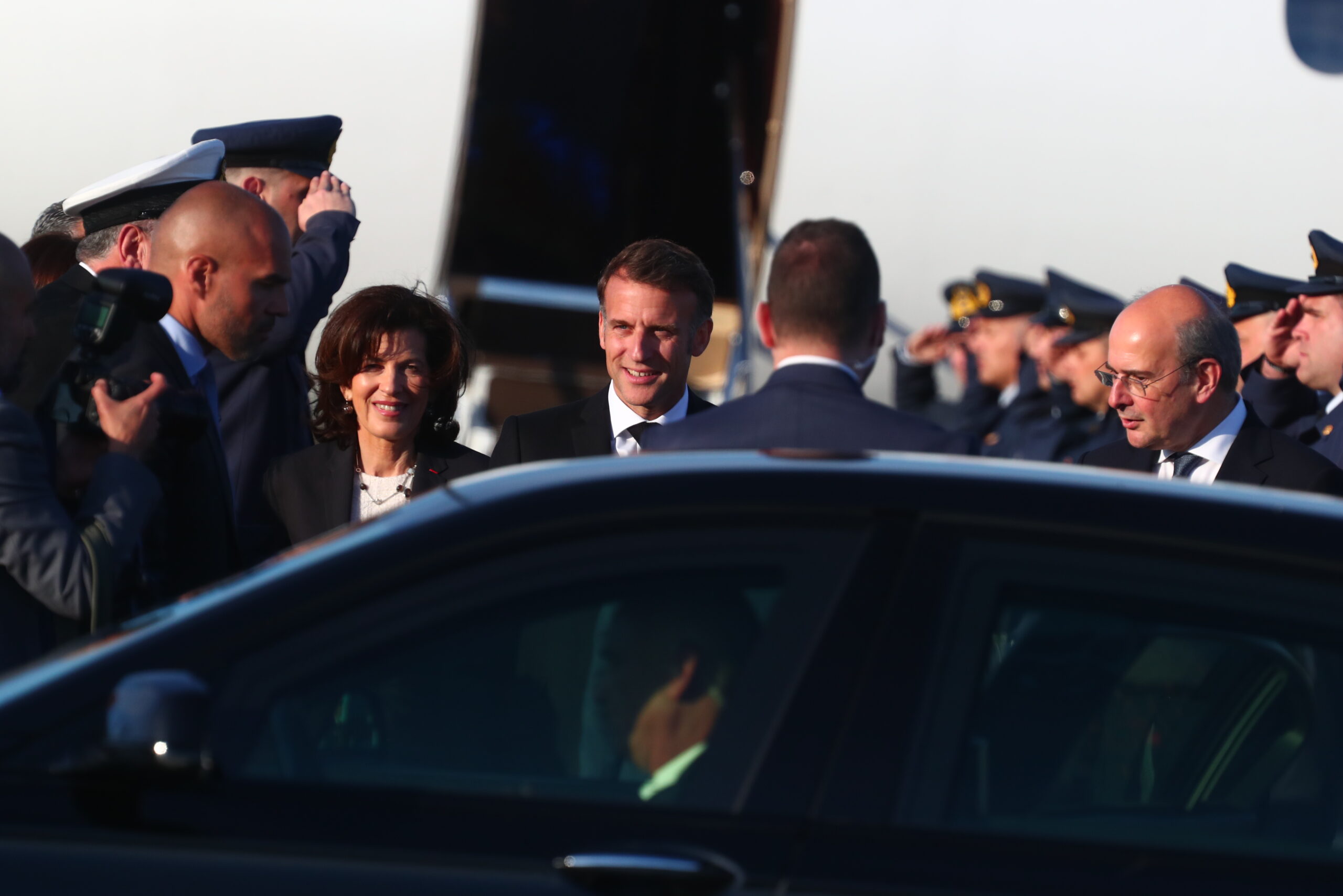 Άφιξη του Προέδρου της Γαλλίας Emmanuel Macron, στον Διεθνή Αερολιμένα Αθηνών 