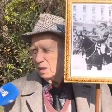 Ο 89χρονος στην κηδεία του τέως βασιλιά Κωνσταντίνου