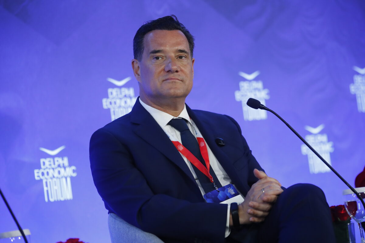 Γεωργιάδης με αιχμές κατά Κοβέσι από το Φόρουμ των Δελφών: «Όσο μας επιτρέπει, έχουμε ακόμη Δημοκρατία»