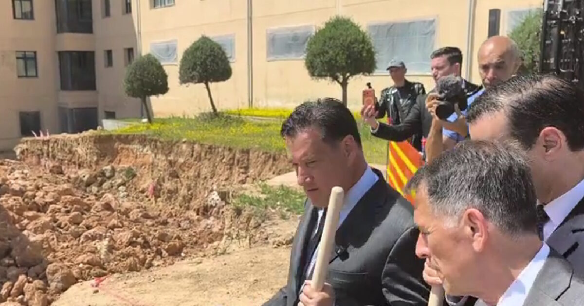 Άδωνις Γεωργιάδης: «Σε ενάμιση χρόνο δεν θα υπάρχουν ράντζα στο Αττικόν» – Έγινε ο αγιασμός των θεμελίων του νέου κτιριακού συγκροτήματος