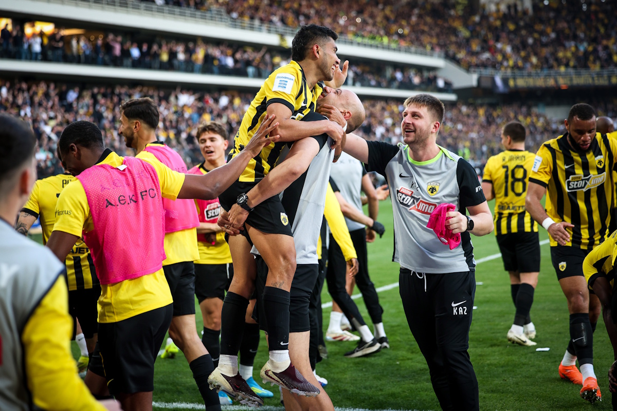 ΑΕΚ - ΠΑΟΚ: Η παρακάμερα μιας «τριάρας» με την «έκρηξη» χαράς στον πάγκο της Ένωσης και στην κατάμεστη εξέδρα