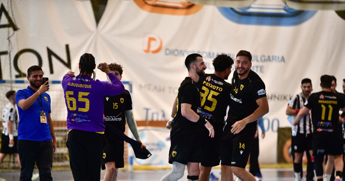 ΑΕΚ – ΠΑΟΚ 27-25: Πήρε το ντέρμπι των Δικεφάλων και θα αντιμετωπίσει τον Ολυμπιακό στους τελικούς της Handball Premier