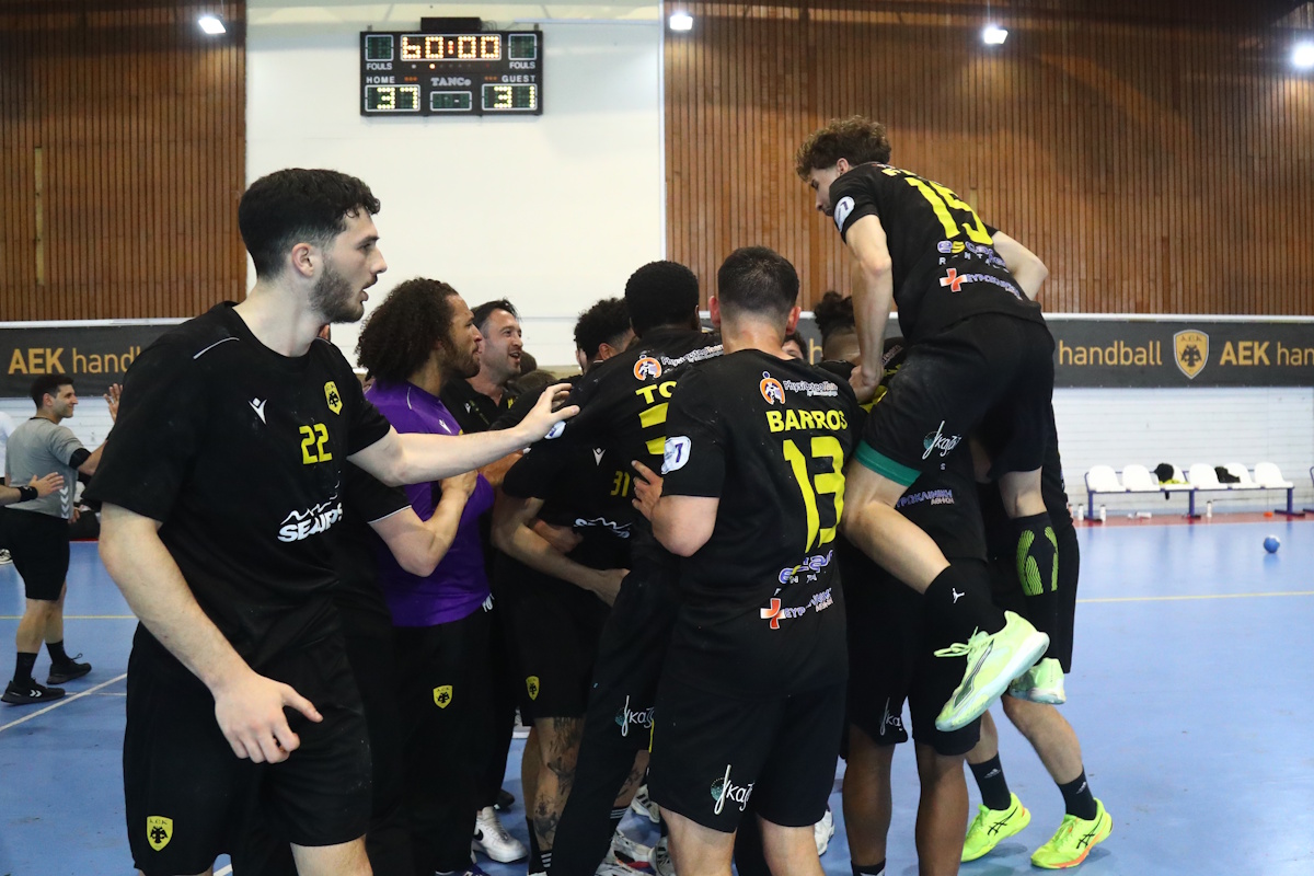 ΑΕΚ - ΠΑΟΚ 37-31: Η Ένωση του χάλασε τα γενέθλια και έκανε πρώτο βήμα για τους τελικούς της Handball Premier
