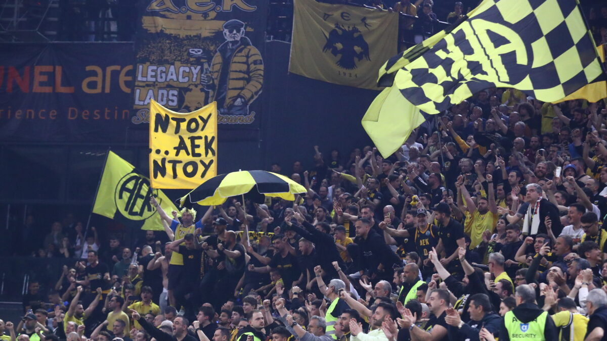 Οι οπαδοί της ΑΕΚ