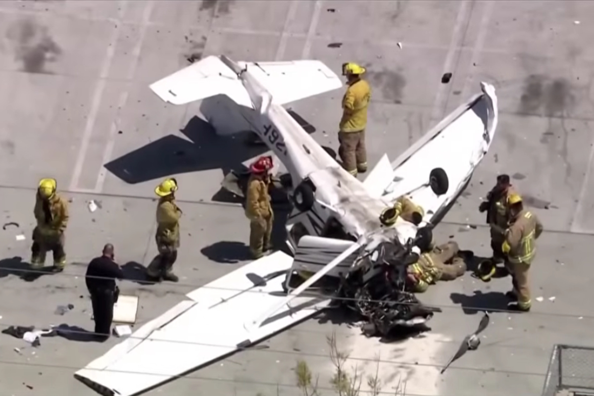 Λος Αντζελες: Τρομακτική συντριβή μικρού αεροπλάνου - Χτύπησε σε καλώδια ρεύματος και έπεσε σε πάρκινγκ