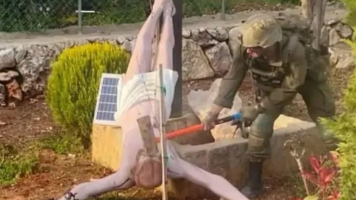 Το Ισραήλ ζητά «συγγνώμη» για την καταστροφή του αγάλματος του Ιησού από τον στρατιώτη – «Αντίθετο από τις αξίες μας»