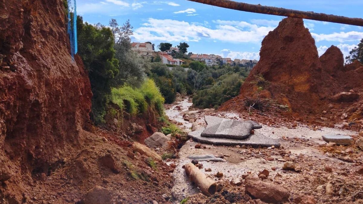 Κατολίσθηση σε δρόμο στην Αγία Παρασκευή